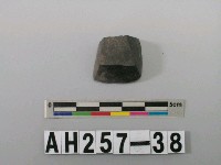 藏品(磨製石器殘件)的圖片